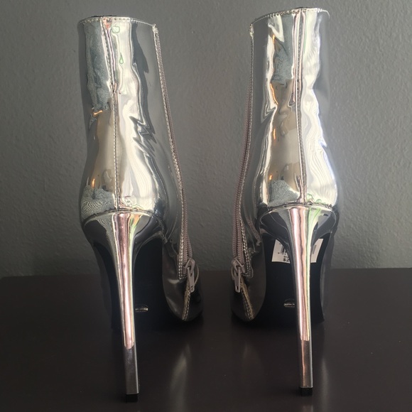 $220 Tony Bianco leather boots 

NWT - Picture 2 of 4